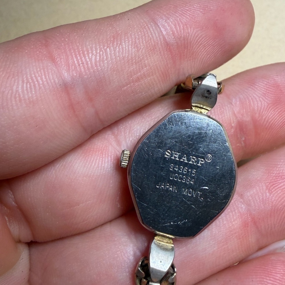Vintage Sharp Gold Women's Watch - Picture 6 of 7